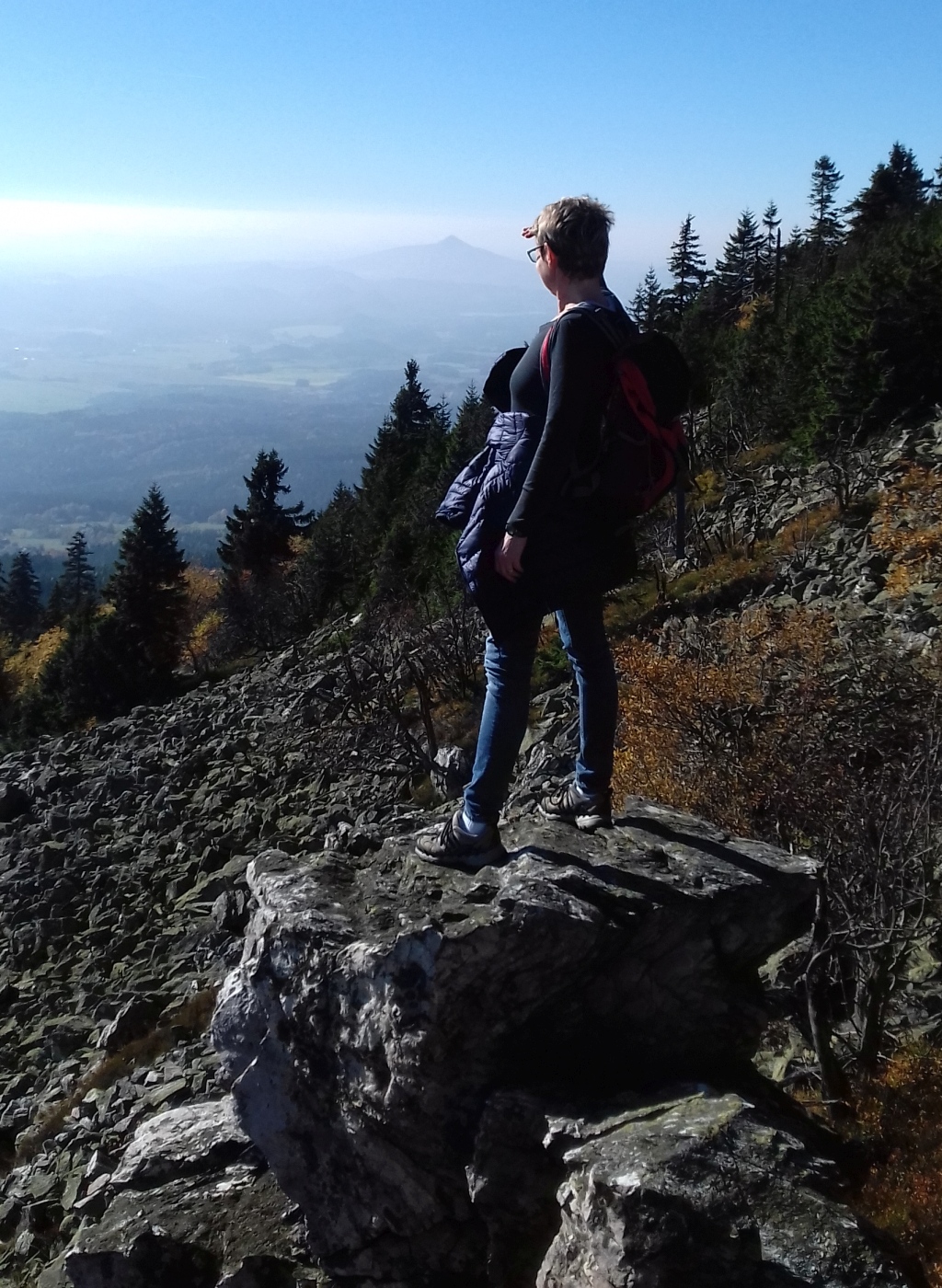 Ještědská skalka na úbočí, vyhlídka na Ralsko a místo DX na fartanský Kriváň